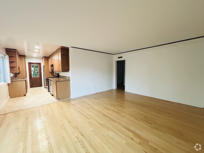 Building Photo - 3645 Kelton Ave Unit 2 Rental