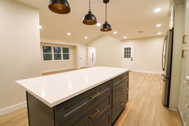 Photo - 201 Elmwood Cir