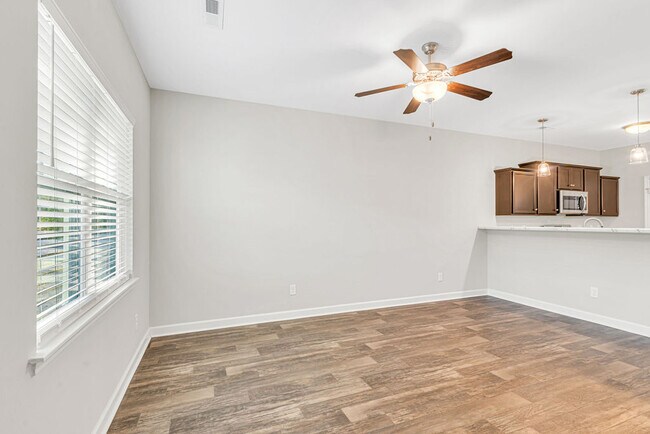 Photo - 10 Jaydn Dr W