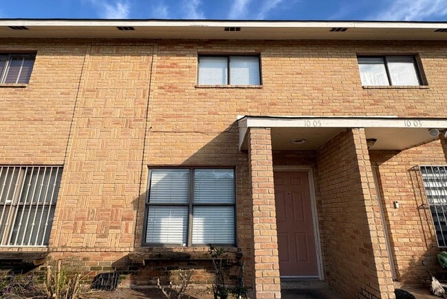Building Photo - 1005 Castle Heights Dr Unit N/A