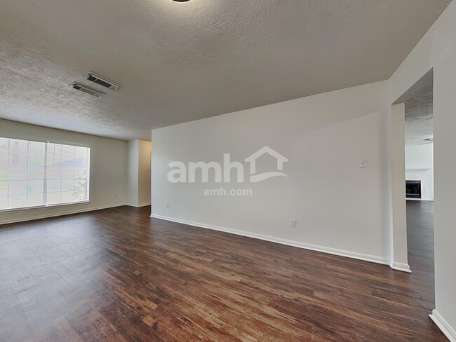 Photo - 12311 Claresholm Dr