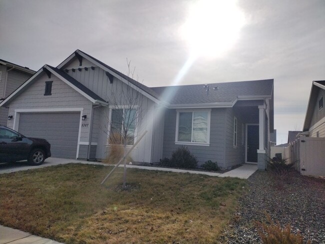 Building Photo - Beautiful 3 Bed 2 Bath Home with Community Pool: Available Now!!