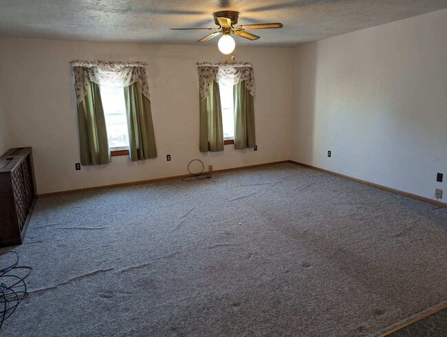 Photo - 718 Hannah St