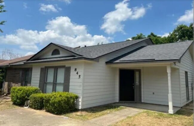 Photo - 3 Bedroom 2 Bath- back yard covered patio