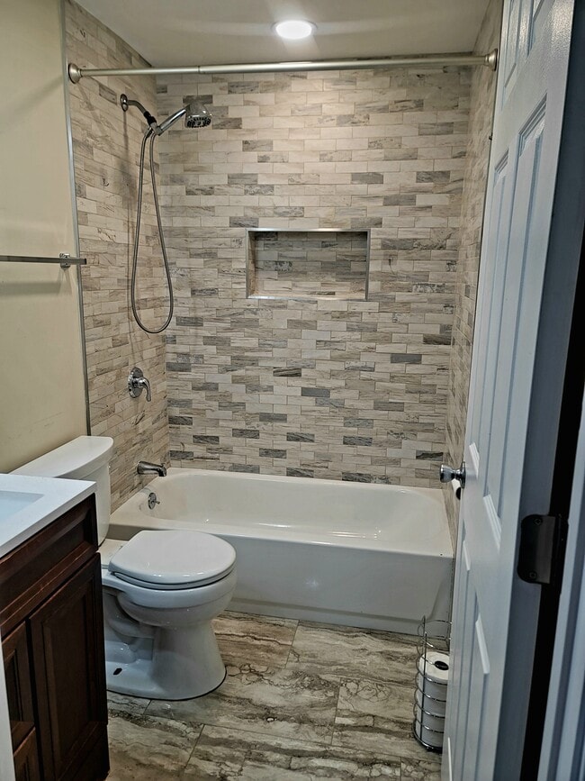 Photo - 3914 Clark St Unidad #B