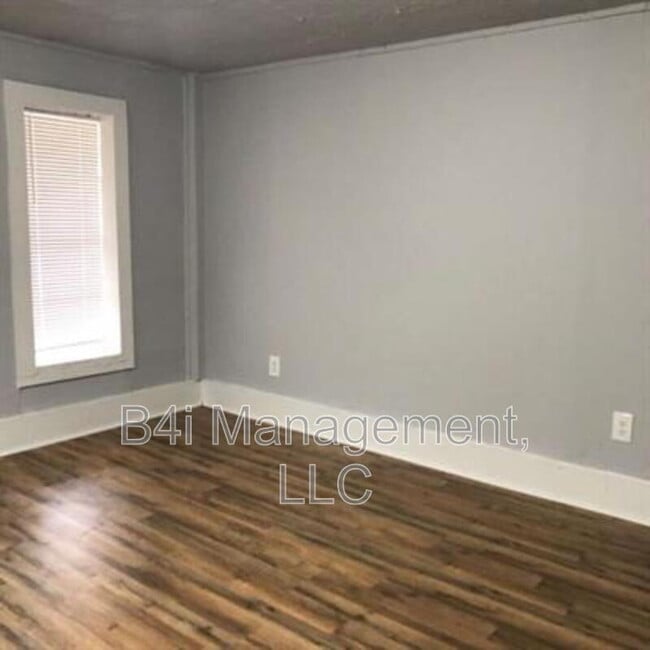 Photo - 70 W Smith Rd