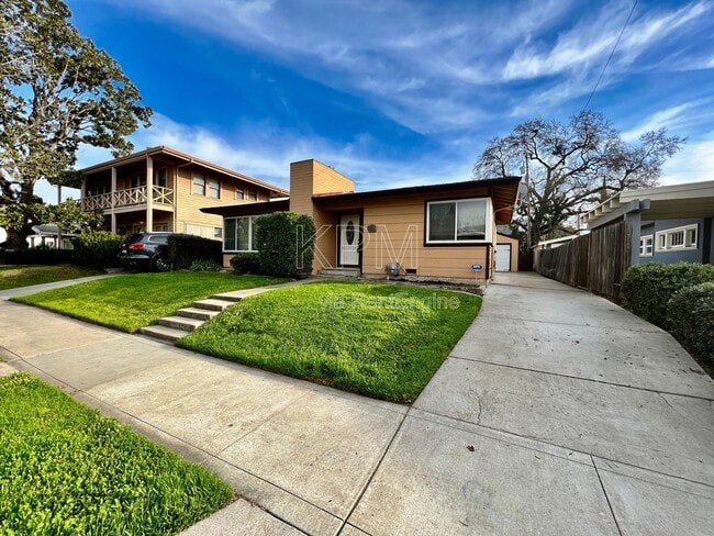 Building Photo - 636 S Tuxedo Ave