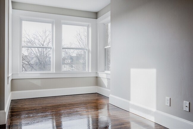59 Strathmore Rd Unit 3