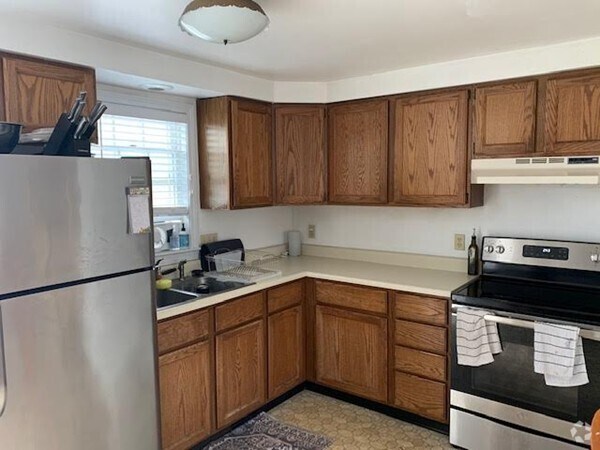 Building Photo - 172 Charles St Unit 1 Rental