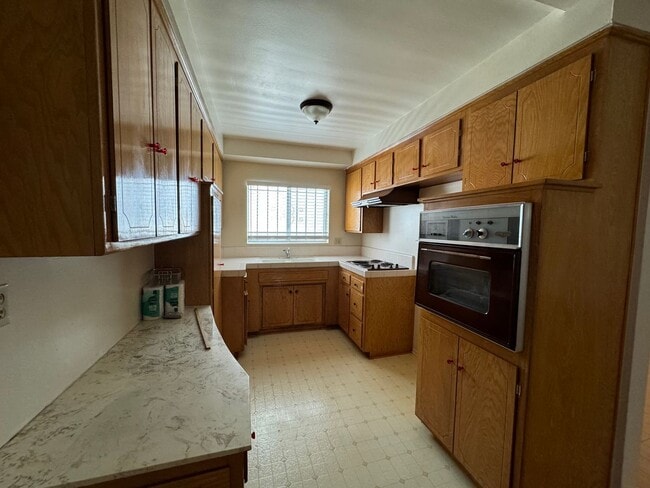 Photo - Excellent Location! Minutes from Beverly H... Unit Ogden 1135  02 ACTIVE