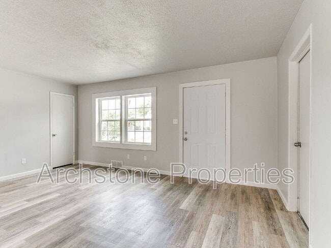 Photo - 2312 Mustang St