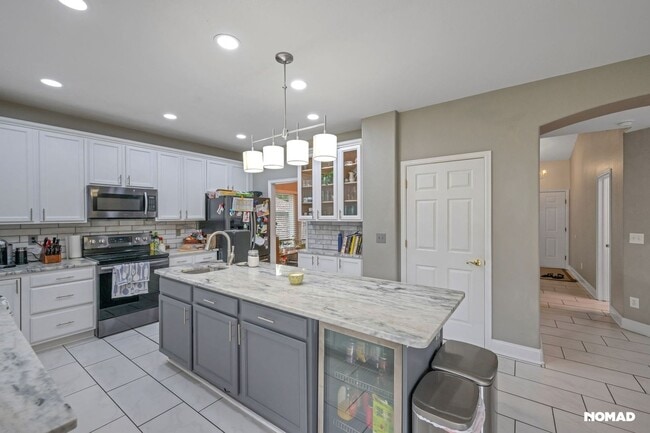 Photo - 1321 S Lansing Ct