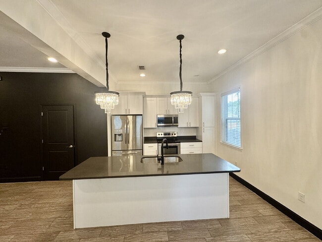 Photo - 331 N Trask St