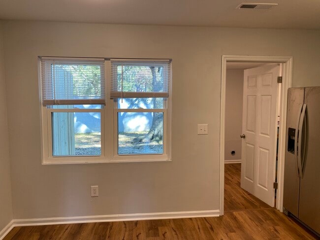 Photo - 290 Fleming Rd
