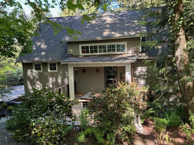 Bainbridge home for rent in magical setting. - Bainbridge home for rent in magical setting.