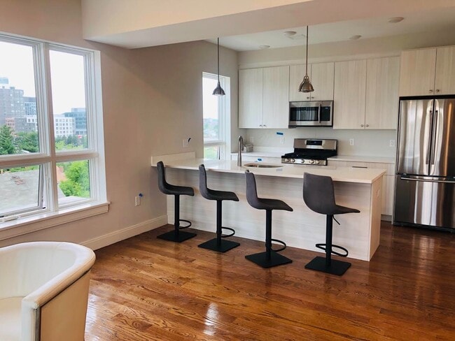 Building Photo - 1 Everett St Unit 203 Rental