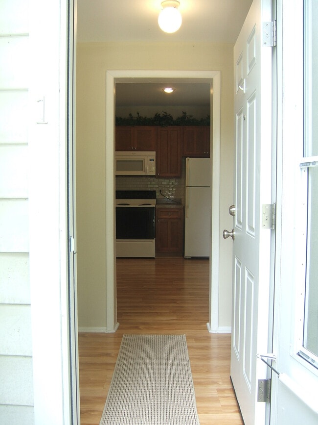 Building Photo - 104 Lincoln St Unit 1 Rental