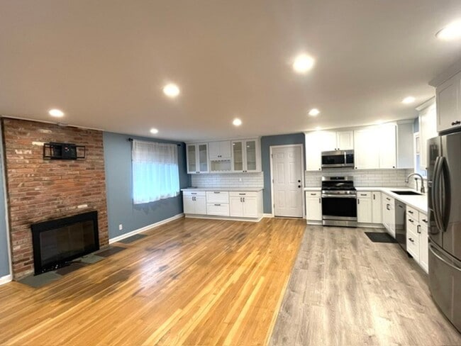 Photo - 3 Bedroom 1.5 baths! Walker & Cedar Hills ...