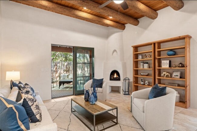 Photo - 709 Don Felix St