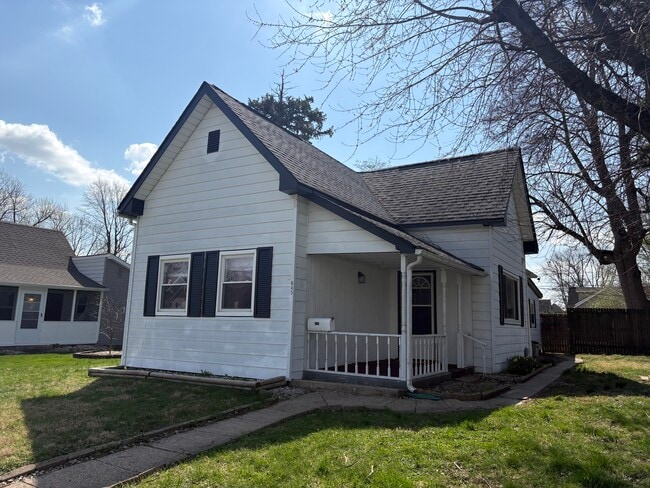 Building Photo - 645 Forest Ave