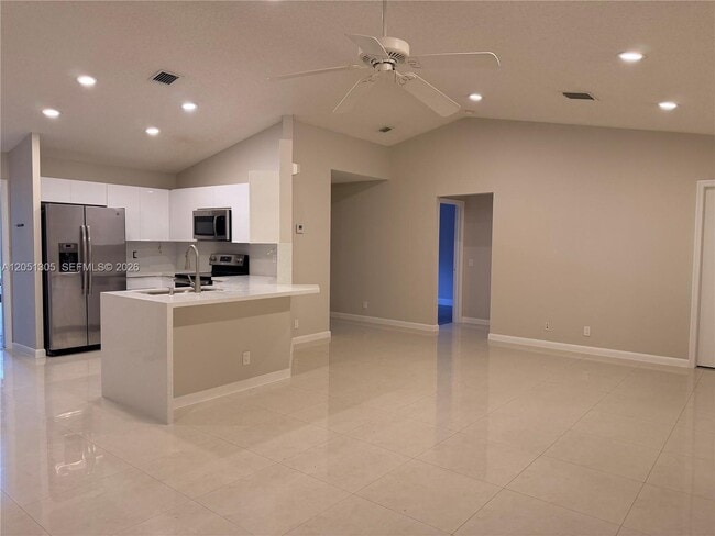 Photo - 1547 Zenith Way