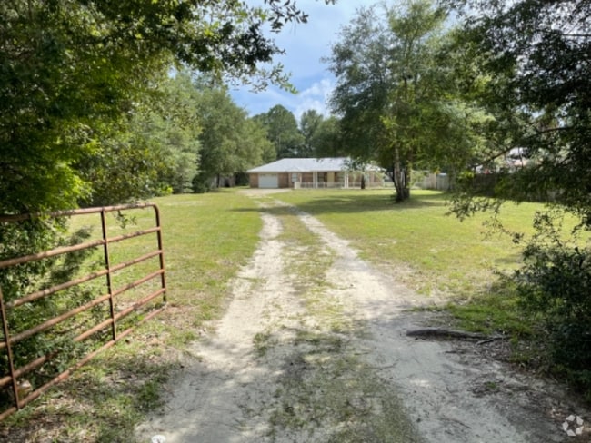 Building Photo - 5682 FL-20 Rental