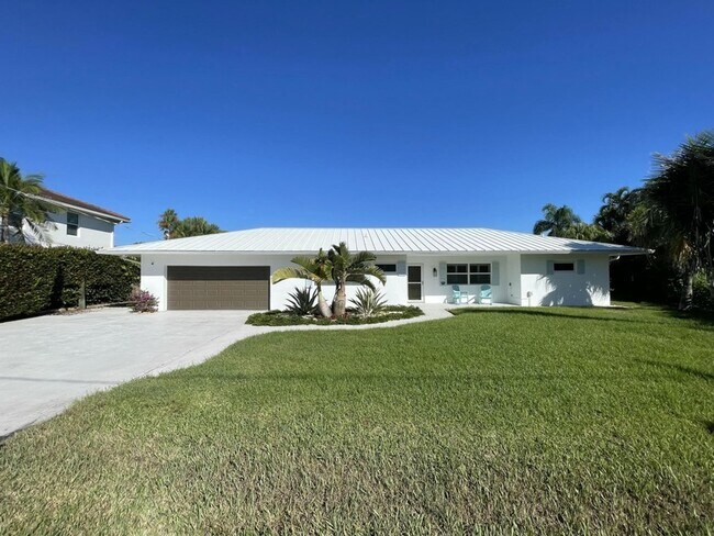 Photo - 8585 SE Palm St