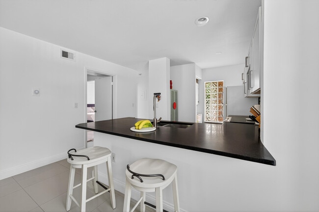 Photo - 4807 Via Palm Lakes Via Unidad 1501