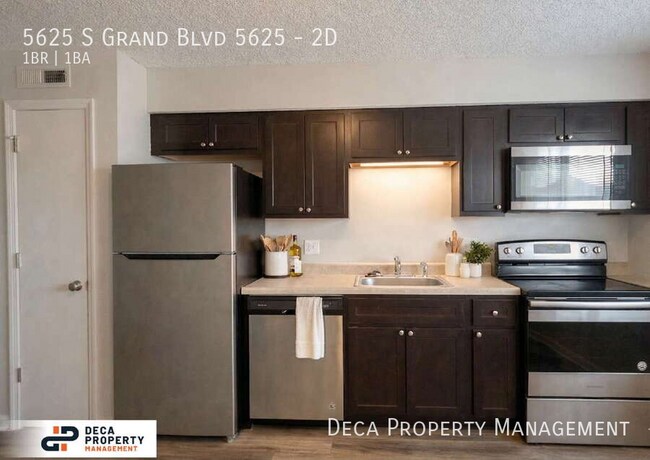 Photo - 5625 S Grand Blvd Unidad 2D