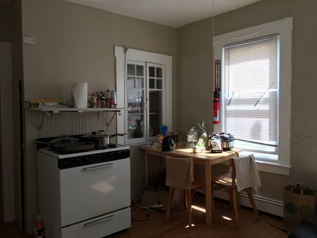 Building Photo - 363 Windsor St Unit 359-3 Rental