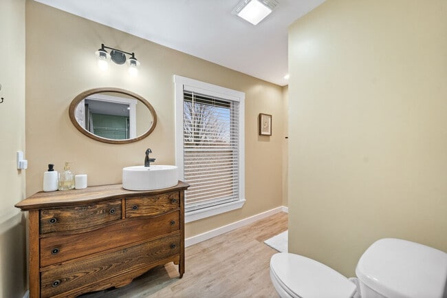 Photo - 208 E Spring St Unidad ID1285017P