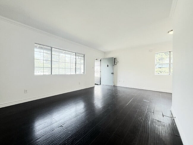 Photo - 4810 Cahuenga Blvd