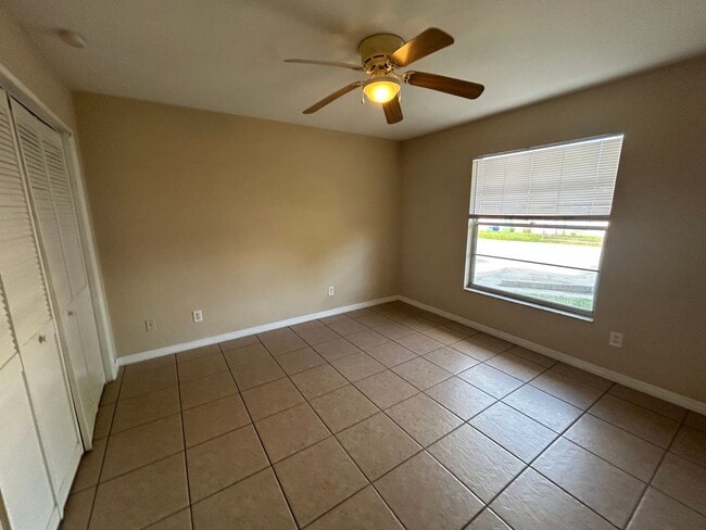 All tile   1/1 close to Cape Coral Pkwy