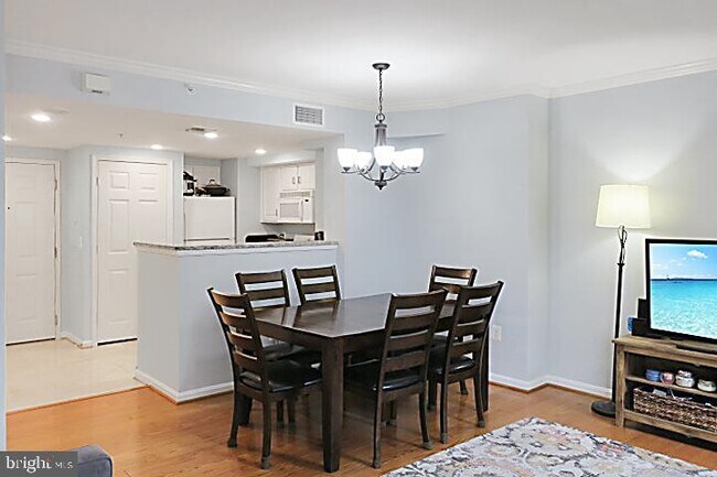 Building Photo - 3830 9th St N Unit 806E Rental
