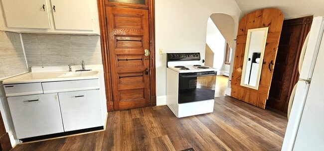 Building Photo - 234 Pearl St Unit APT 9