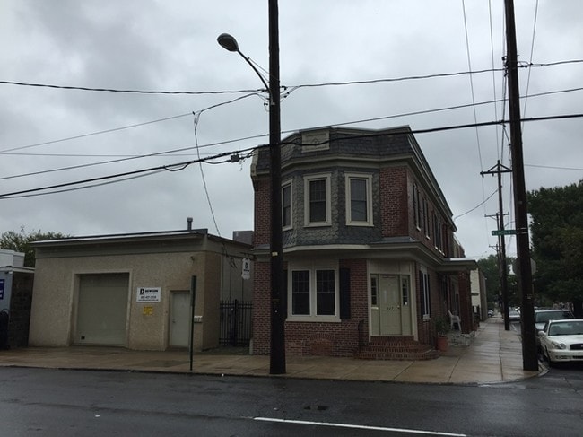 Photo - 1900 W 3rd St Apartments