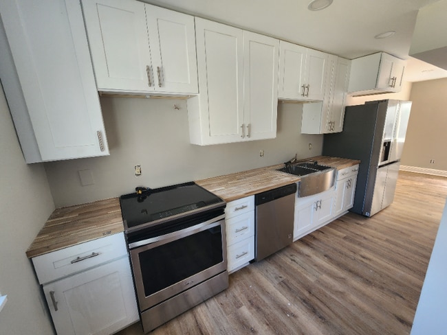 Building Photo - 390 W Lake Ave NW Rental