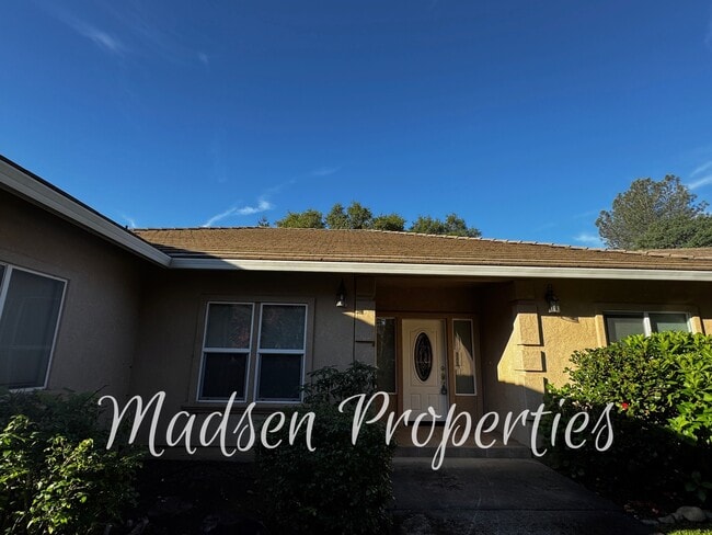 Building Photo - 121 Hart Ln