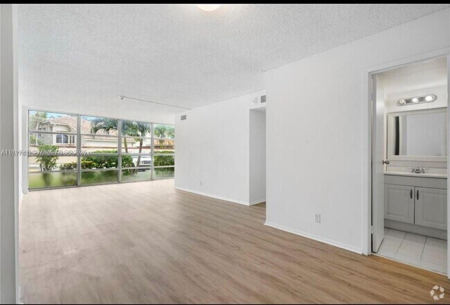 Building Photo - 2001 Atlantic Shores Blvd Unit 109 Rental