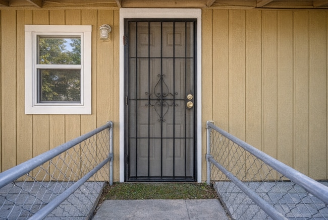 Photo - 526 Cooper St