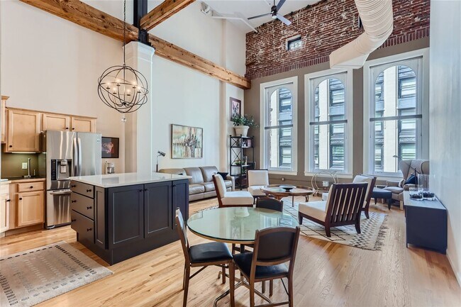 Stunning Downtown Loft w/23 ft. Ceilings -... - Stunning Downtown Loft w/23 ft. Ceilings -...