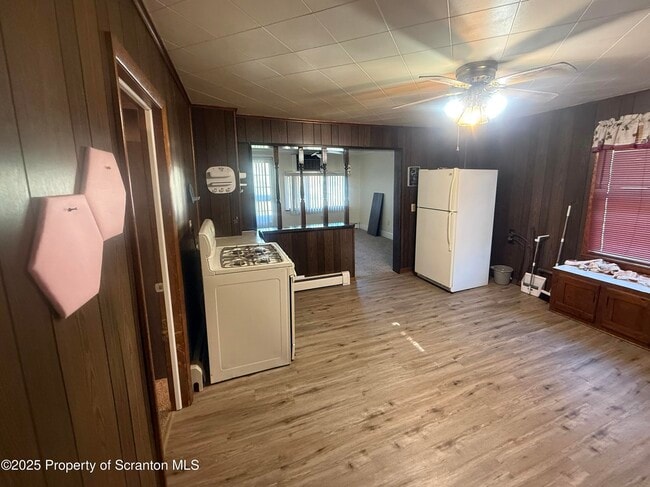 Photo - 420 Genet St