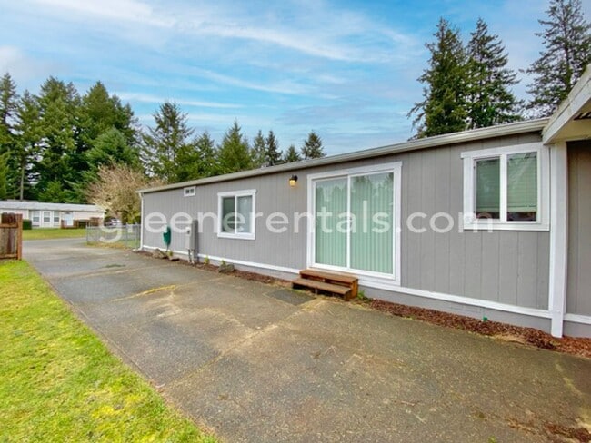 6733 5th Ct SE