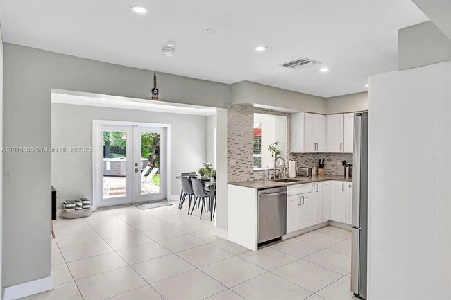 Photo - 1577 NE 48th Ct