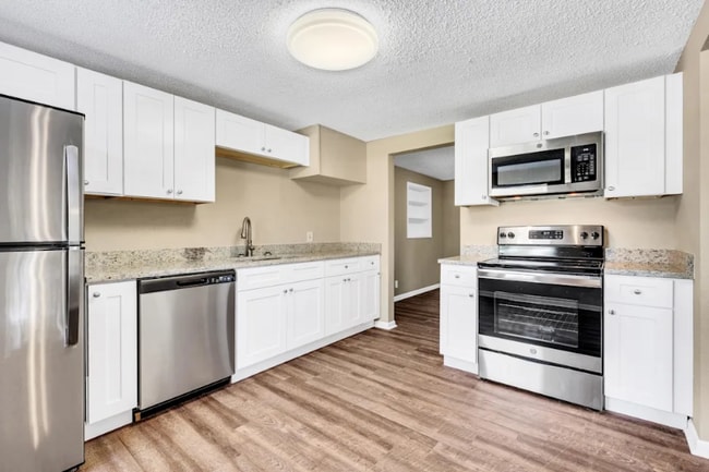 Photo - 6969 Delisle Dr