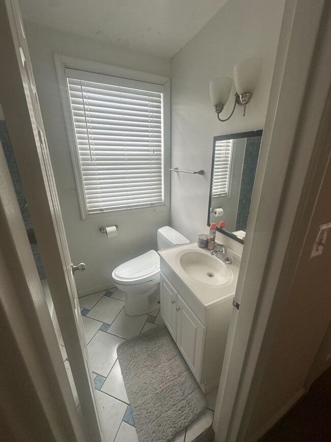 Photo - 2301 Iverson St