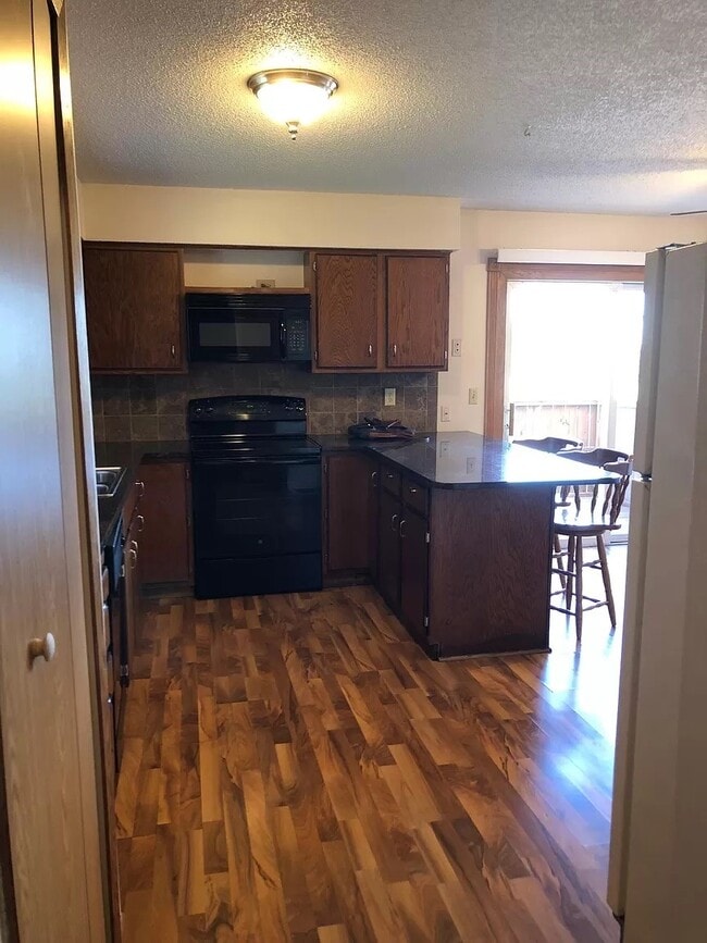 Photo - 8466 144th St W