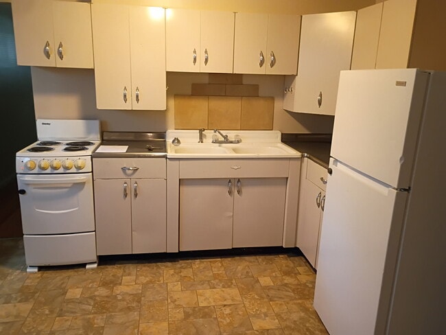 Building Photo - 1110 1st Ave N Unit 2