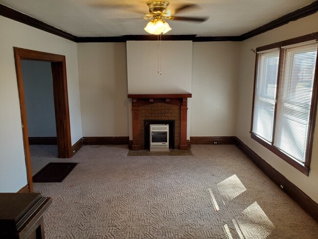 Building Photo - 914 10th St Rental