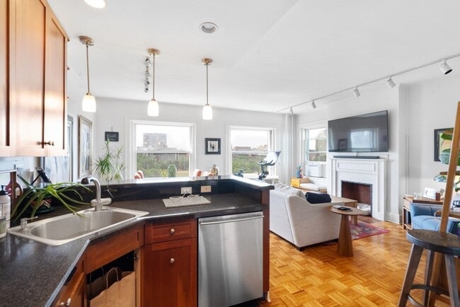 Photo - 48 Beacon St Unit 9f